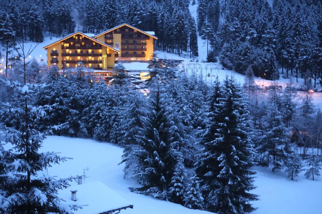 Hotel Shandranj Tesero Kültér fotó